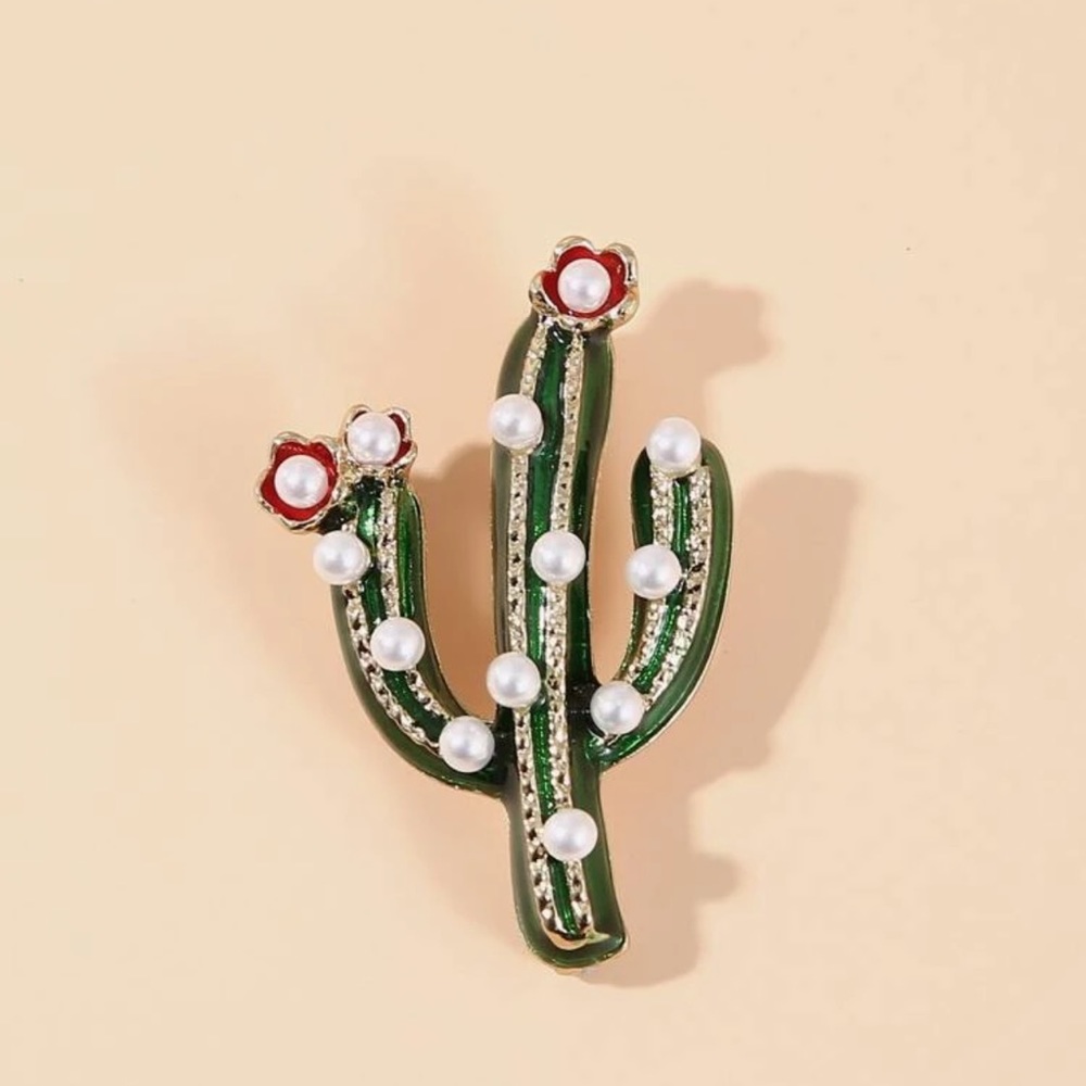๐ต Lovely Faux Pearl Metallic Cactus Brooch Pin ๐ต